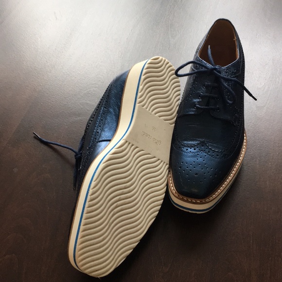 Shoes - Picture 4 of 6